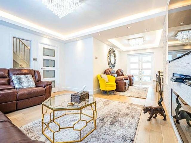 4 bed house for sale