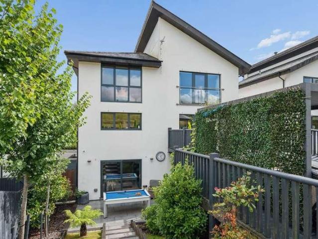 4 bed house for sale