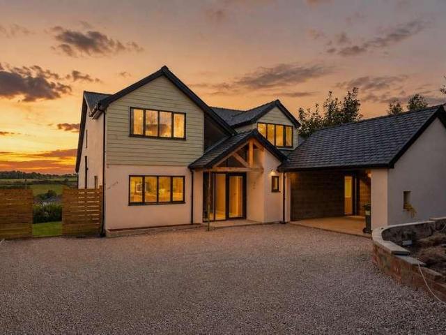 4 bed house for sale