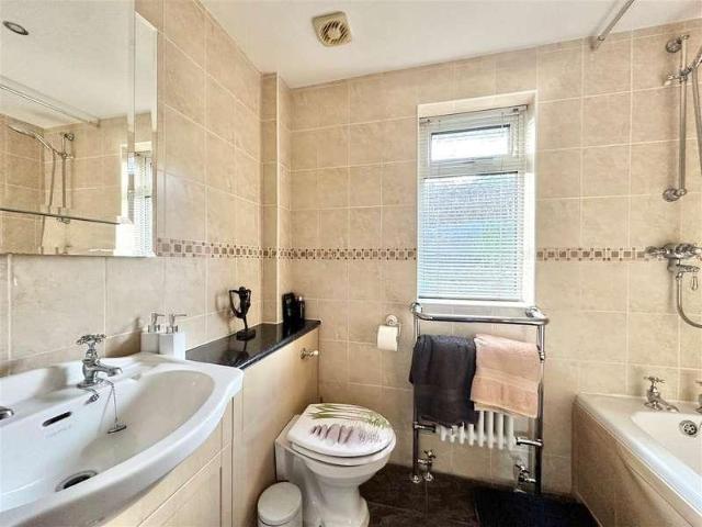 4 bed house for sale