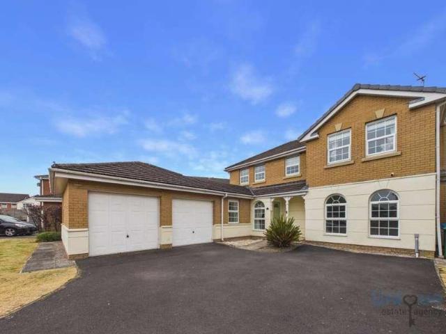 4 bed house for sale