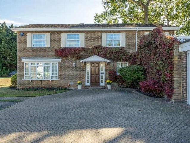 4 bed house for sale