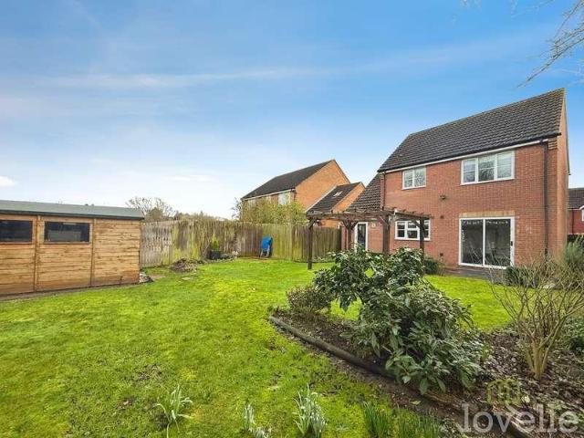 4 bed house for sale