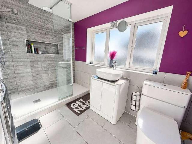 4 bed house for sale