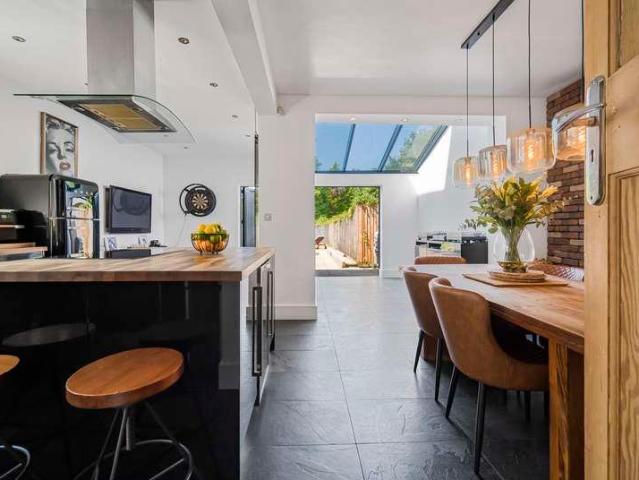 4 bed house for sale