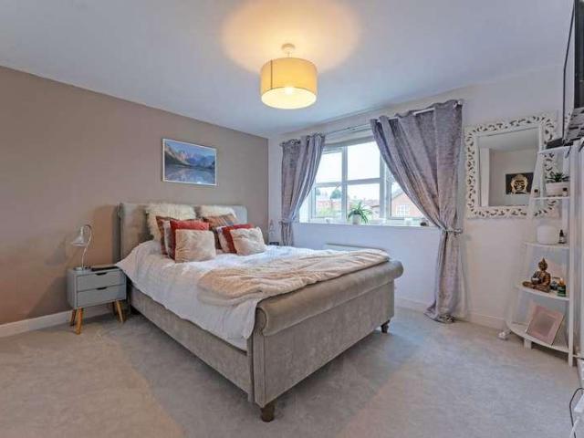 4 bed house for sale
