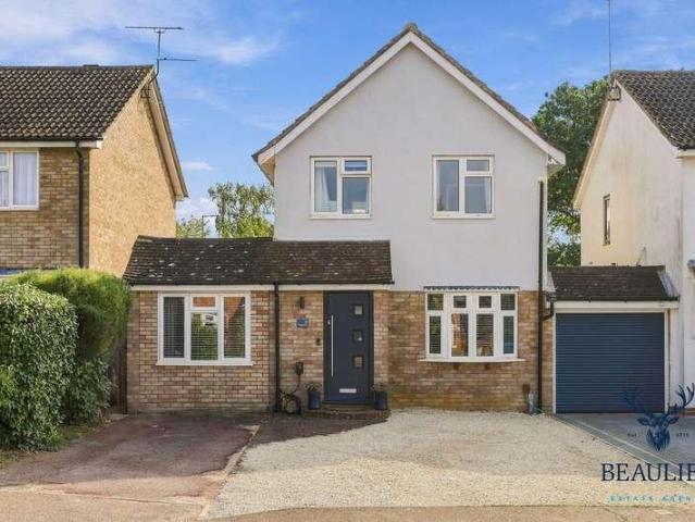 4 bed house for sale