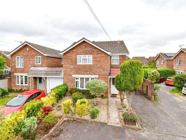 4 bed house for sale