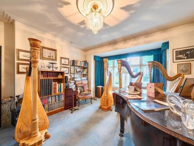 4 bed house for sale