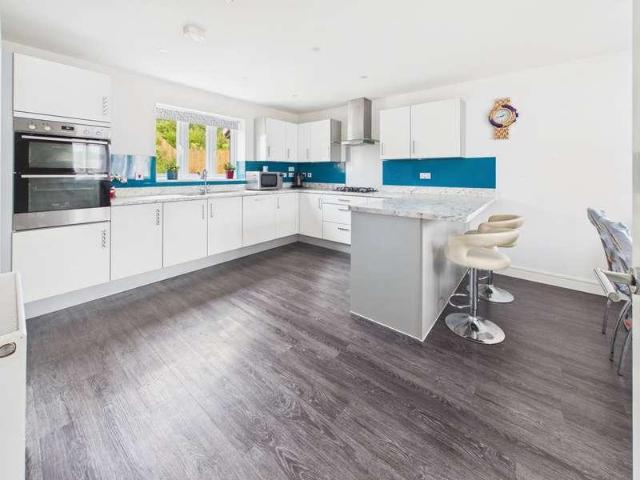 4 bed house for sale