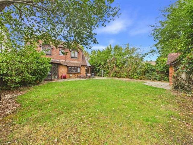 4 bed house for sale