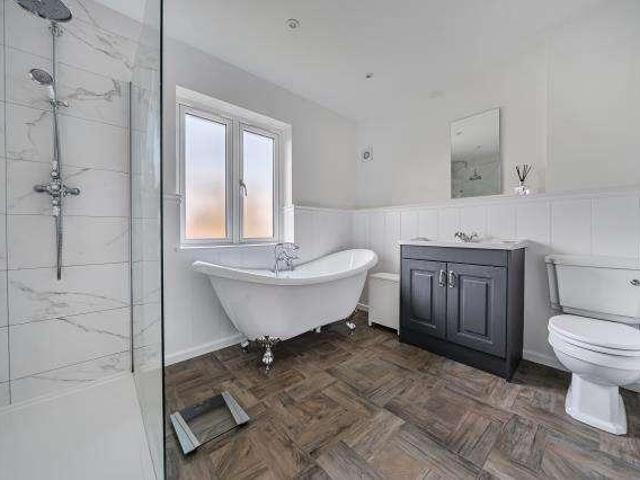 4 bed house for sale