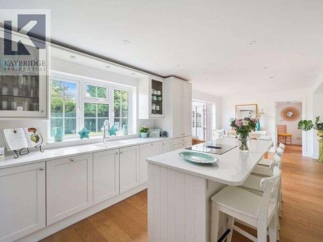 4 bed house for sale