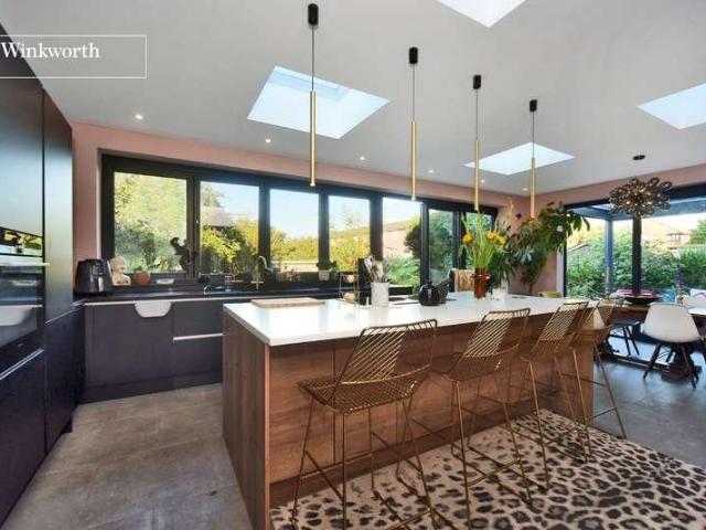 4 bed house for sale