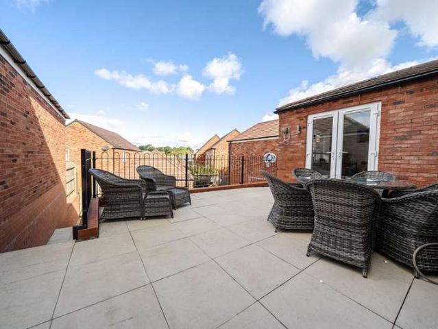 4 bed house for sale