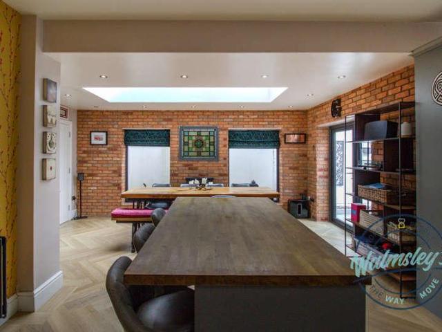 4 bed house for sale