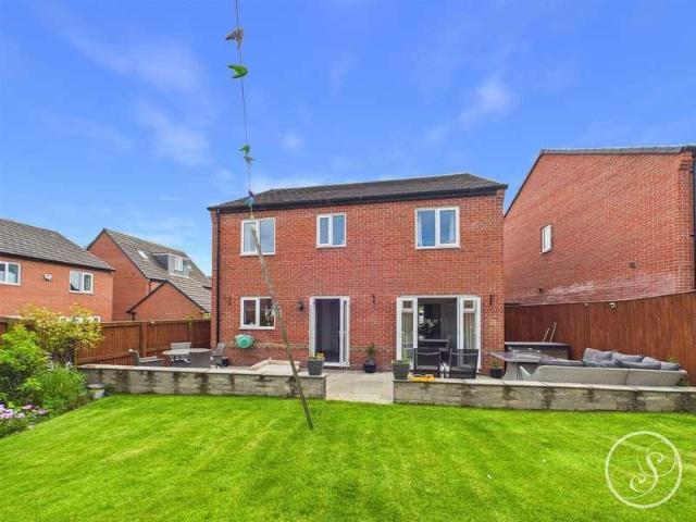 4 bed house for sale
