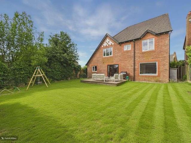 4 bed house for sale