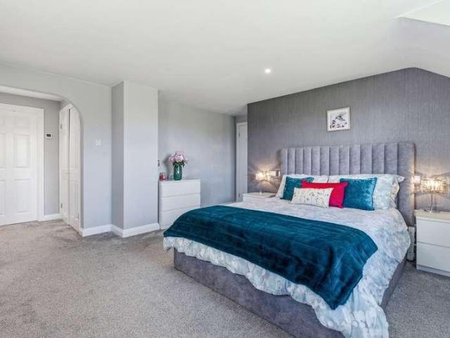 4 bed house for sale