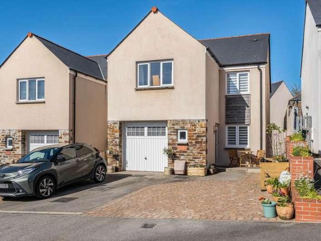 4 bed house for sale