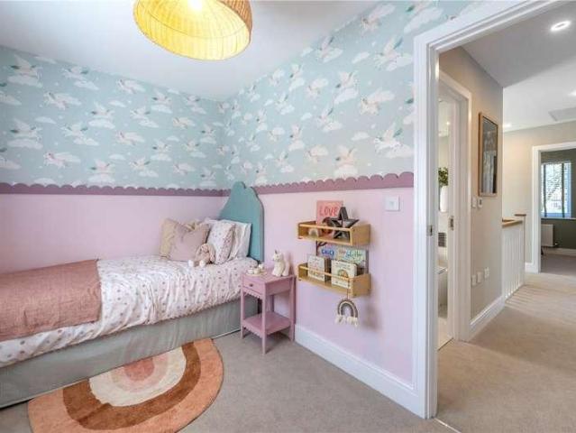 4 bed house for sale