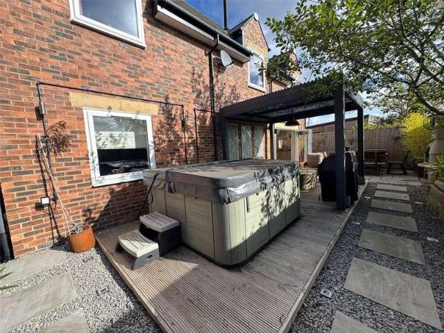 4 bed house for sale