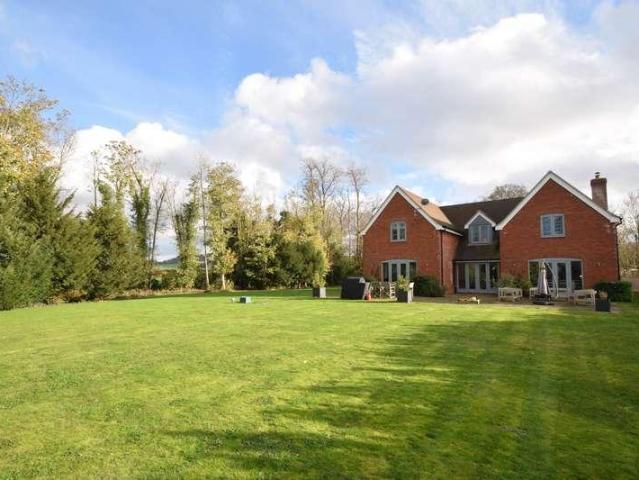 4 bed house for sale