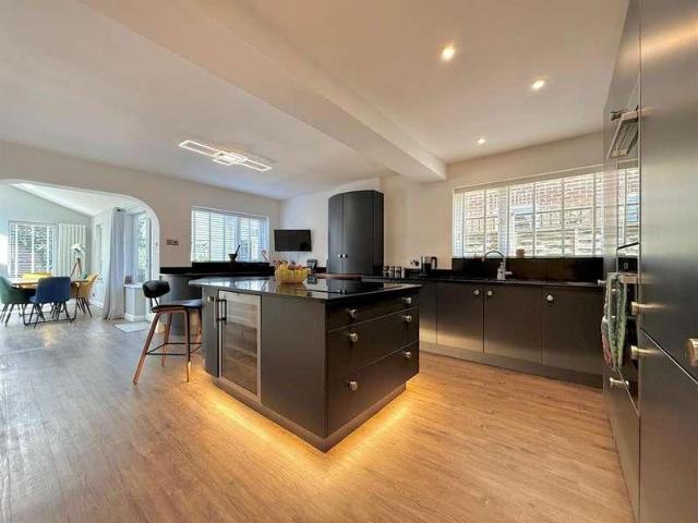 4 bed house for sale