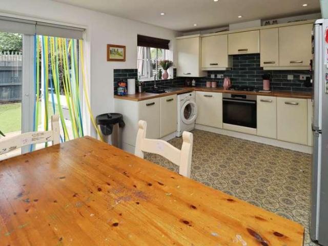4 bed house for sale