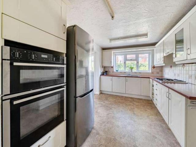 4 bed house for sale