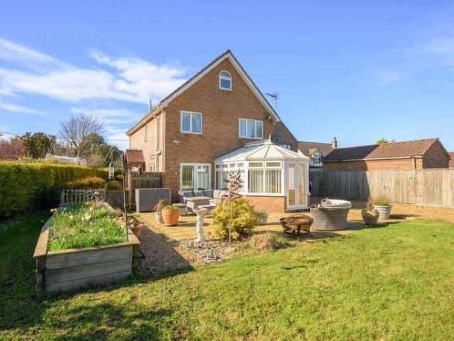 4 bed house for sale