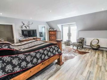 4 bed house for sale