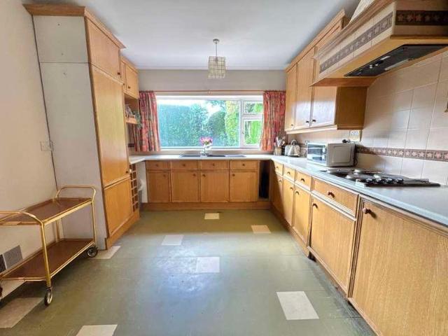 4 bed house for sale