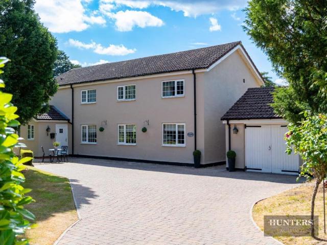 4 bed house for sale
