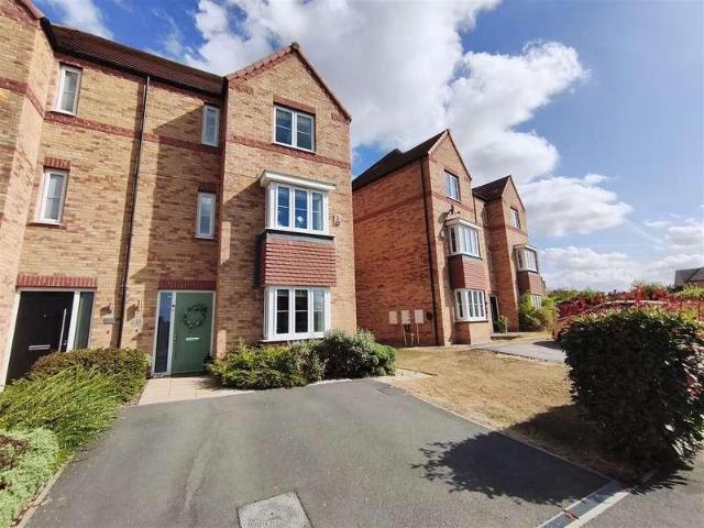 4 bed house for sale
