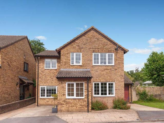 4 bed house for sale