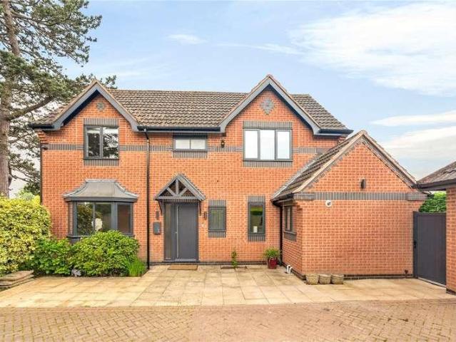 4 bed house for sale