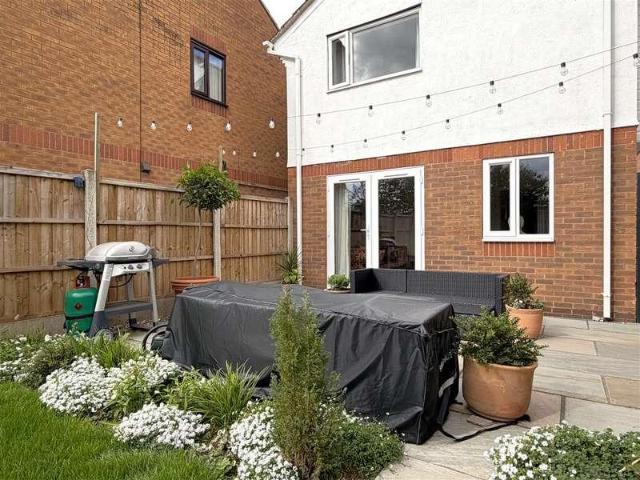 4 bed house for sale