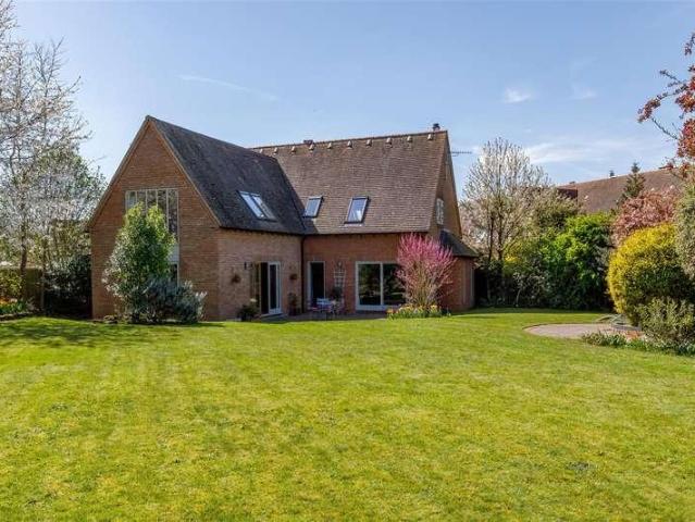 4 bed house for sale