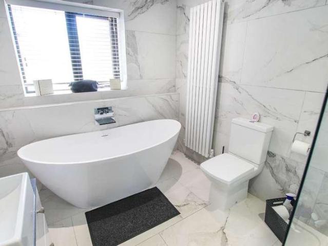 4 bed house for sale