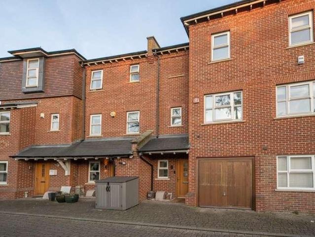 4 bed house for sale