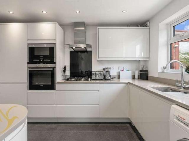 4 bed house for sale