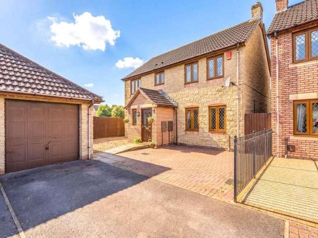 4 bed house for sale