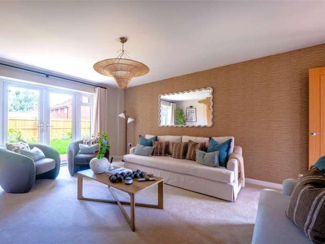 4 bed house for sale