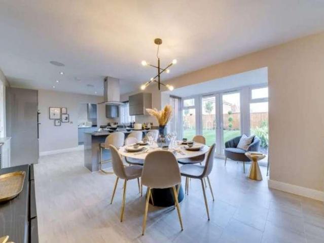 4 bed house for sale
