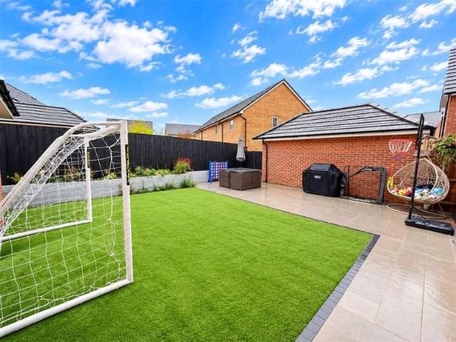 4 bed house for sale