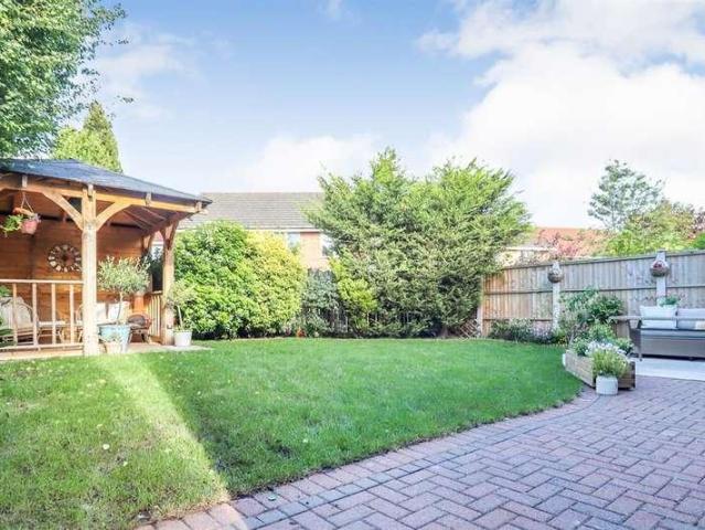 4 bed house for sale