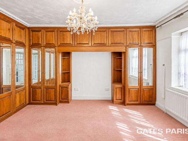 4 bed house for sale