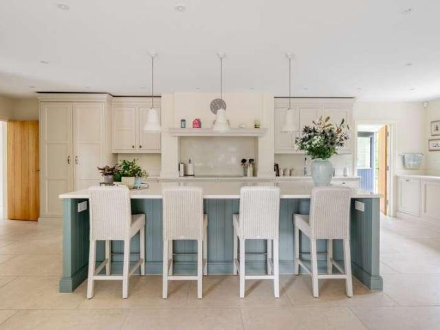 4 bed house for sale