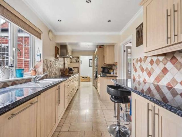 4 bed house for sale